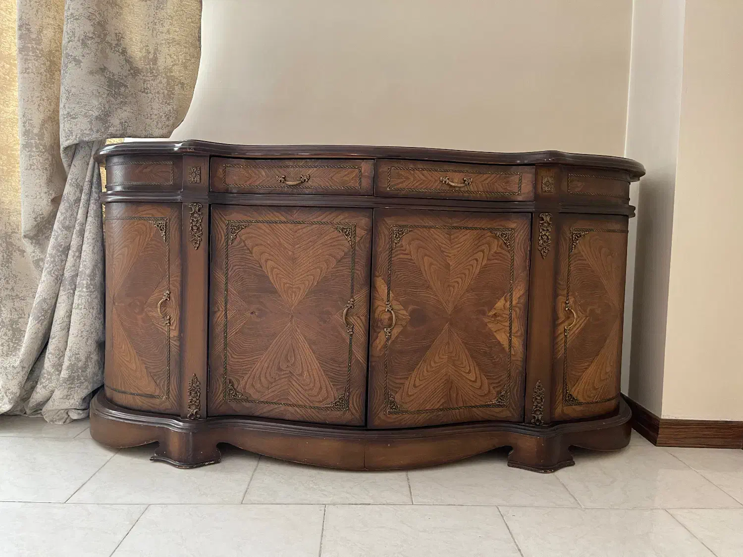 اینه و کنسول|بوفه، ویترین، کنسول|پردیس, فاز ۸|دیوار