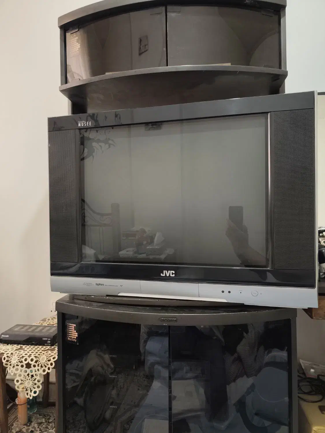 تلویزیون 29 اینچ JVC|تلویزیون و پروژکتور|اندیشه, اندیشه فاز ۱|دیوار