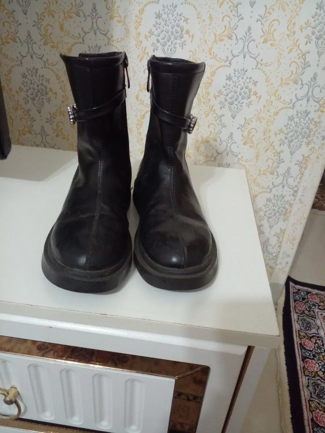 پوتین ۳۴ تازه تمیز فقط فقط دو سه بار پوشیده|کفش و لباس بچه|رشت, منظریه|دیوار