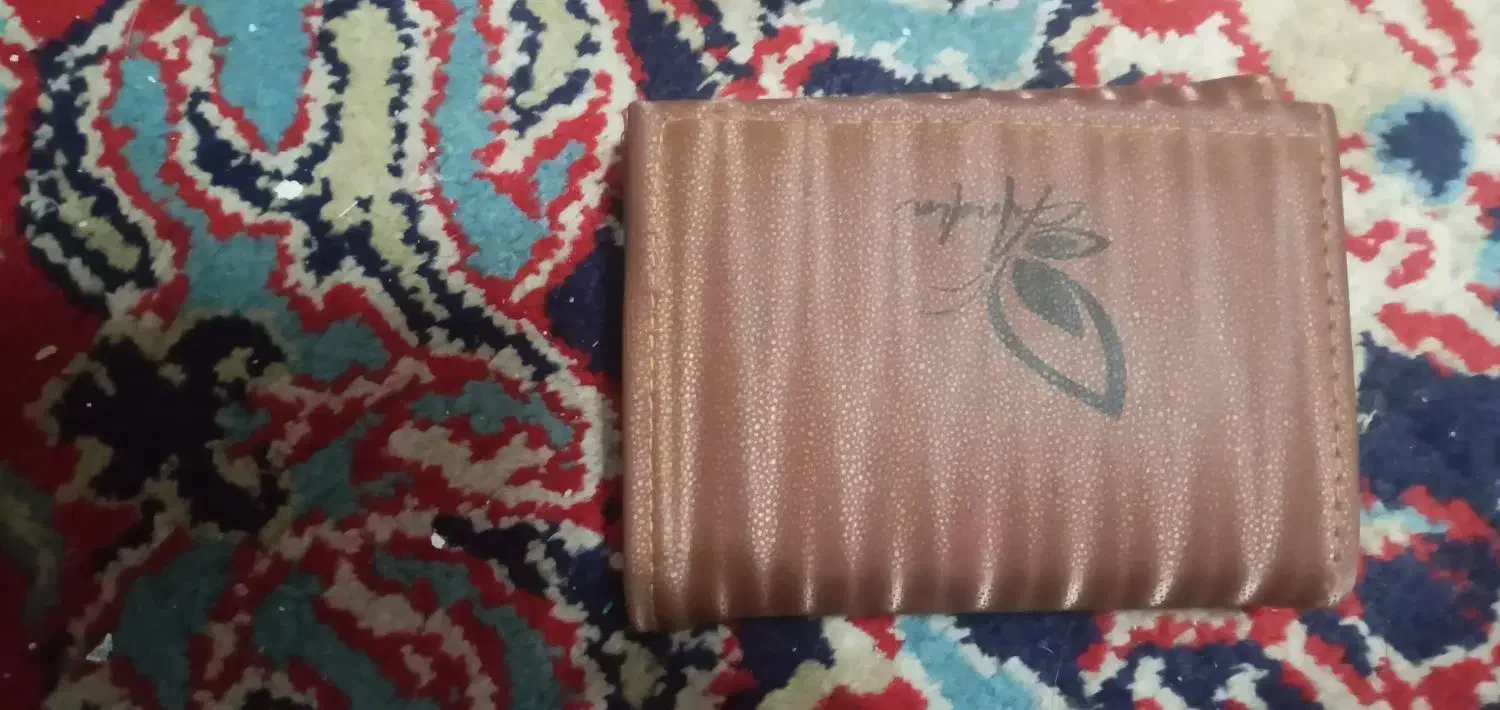 کیف پول قهوه ای حوالی چهارراه شهناز پیدا کردم|اشیا|تبریز, |دیوار