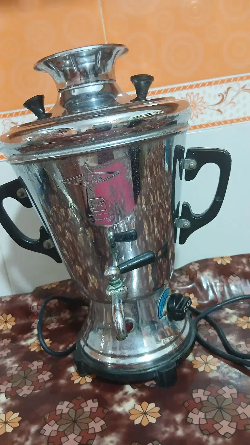 سماور برقی سالم در حد نو ،جنس زرد برنج|سماور، چای‌ساز، قهوه‌ساز|شوشتر, |دیوار