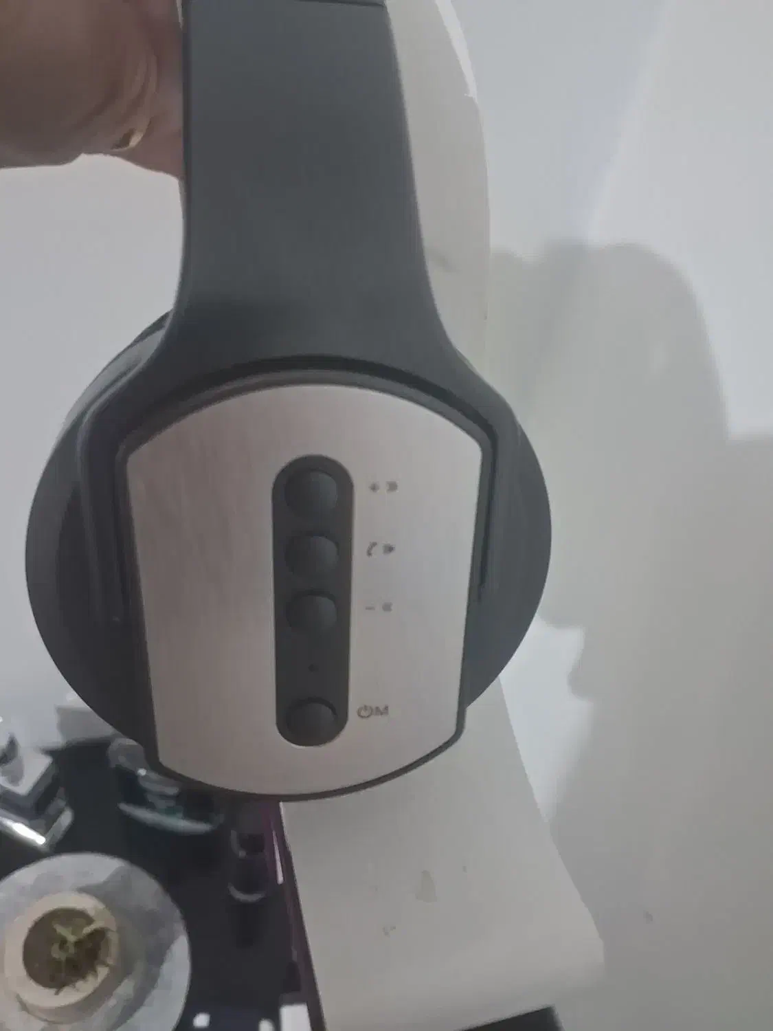 هدفون وهندفری|پخش‌کننده همراه|پرند, فاز ۶|دیوار