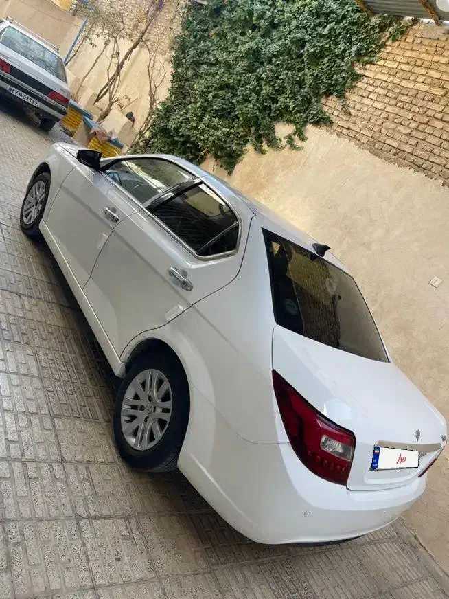 دنا پلاس ۴۰۱ بدون رنگ|خودرو سواری و وانت|اقلید, |دیوار