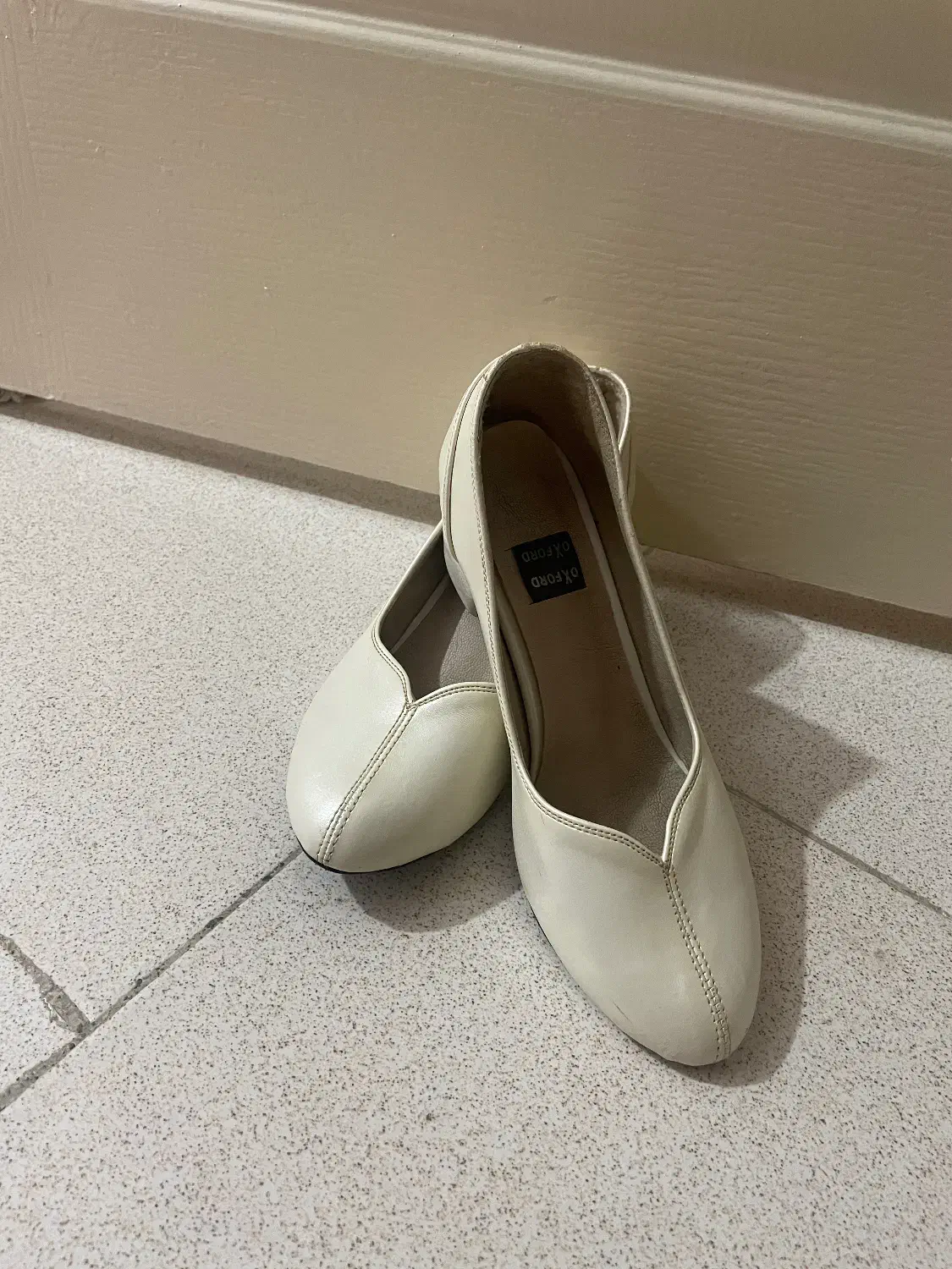 کفش|کیف، کفش، کمربند|گلبهار, شهر جدید گلبهار|دیوار