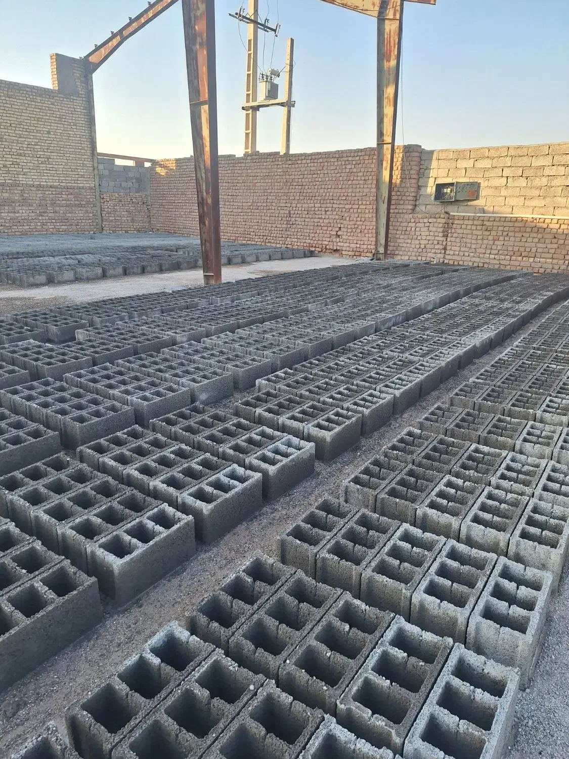 بلوک به تعداد بالا به بفروش میرسد|مصالح و تجهیزات ساختمان|زرندیه, |دیوار