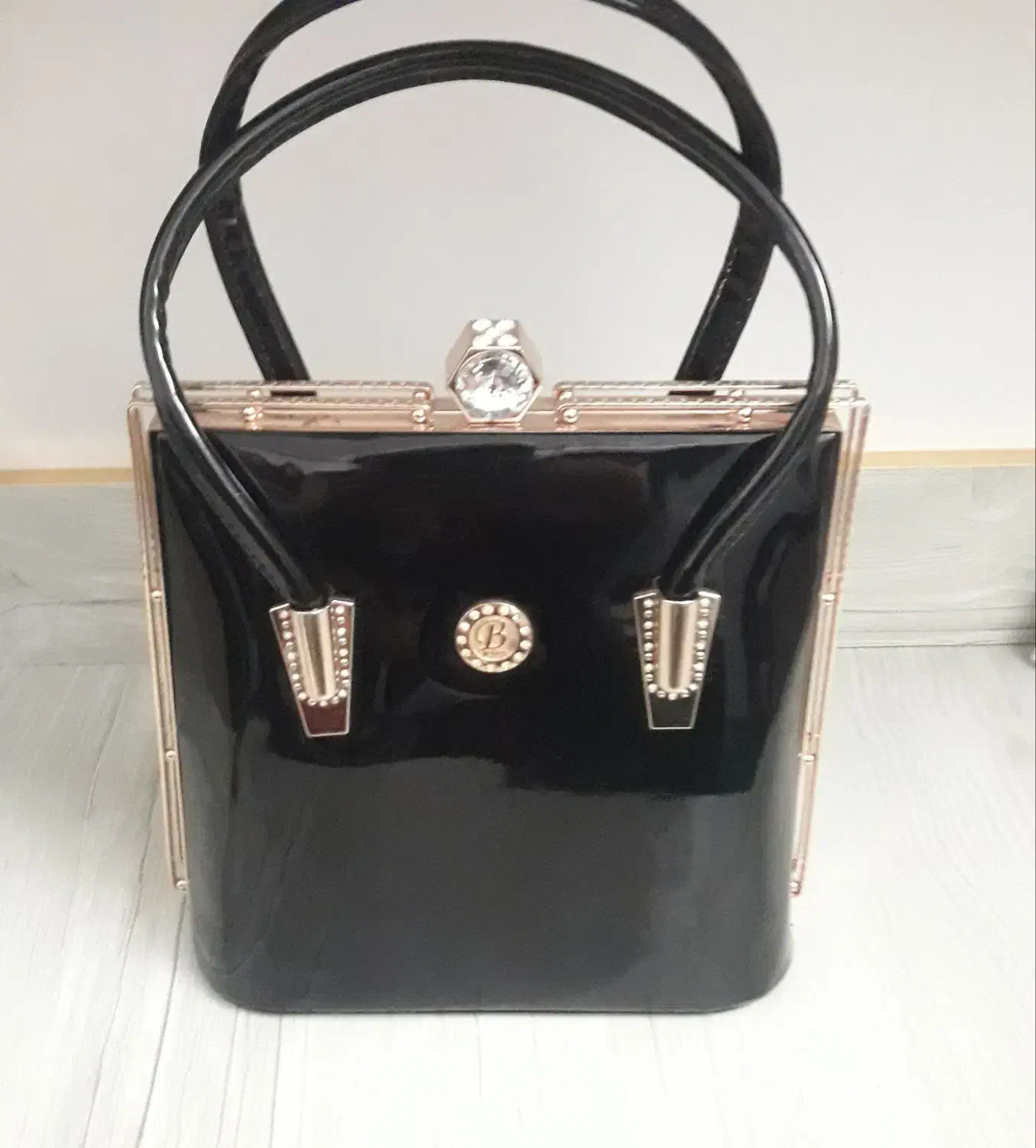 کیف و کفش مجلسی|کیف، کفش، کمربند|کاشان, آیت الله سعیدی|دیوار