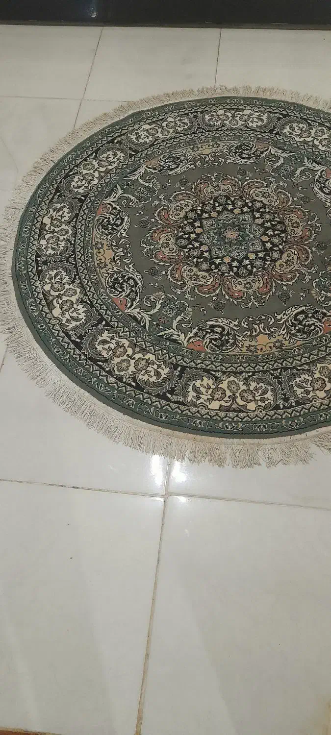 فرش گرد تمیز جنس خوب|فرش|مسجد سلیمان, |دیوار