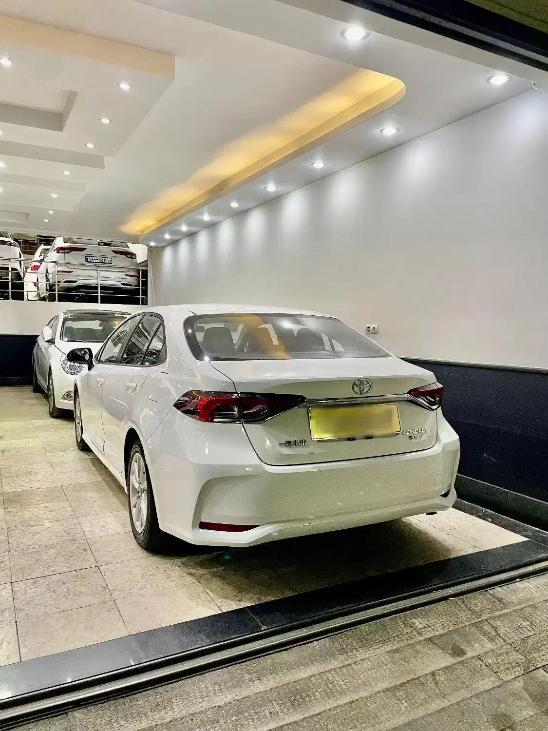 تویوتا کرولا ۱۸۰۰ هیبرید|خودرو سواری و وانت|تبریز, |دیوار