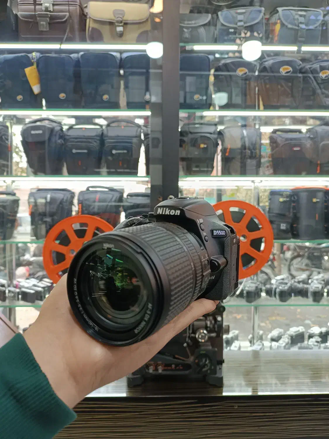 Nikon 5500 lens 18-140|دوربین عکاسی و فیلمبرداری|تهران, پامنار|دیوار