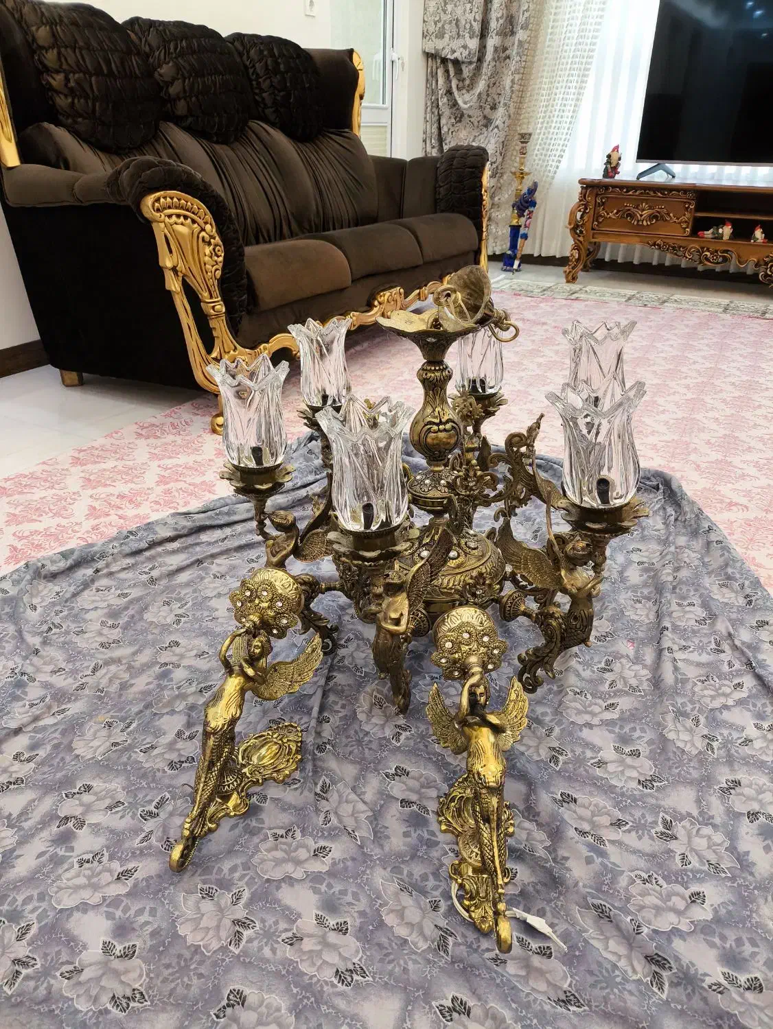 لوستر برنجی طرح فرشته 6 شاخه به همراه دیوار کوب|لوستر و چراغ آویز|اسلام‌شهر, شهرک واوان|دیوار