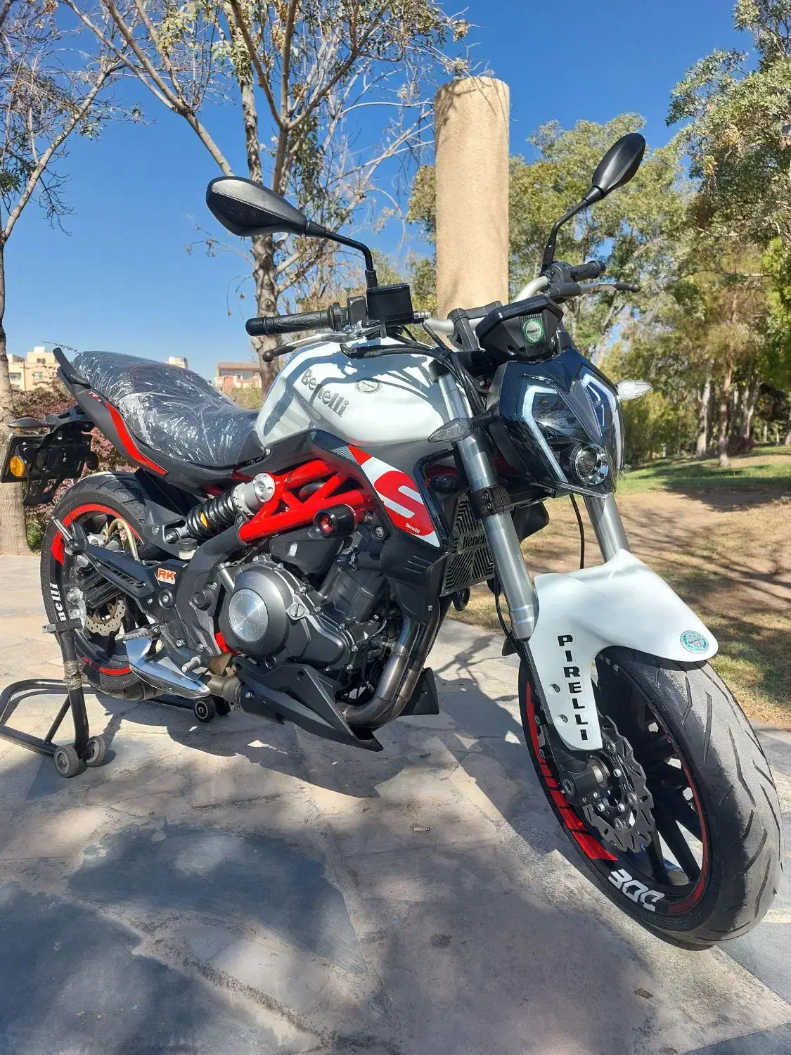 بنلی 300 دوسیلندر تمیز در حد|موتورسیکلت|اصفهان, محله اسلامی|دیوار