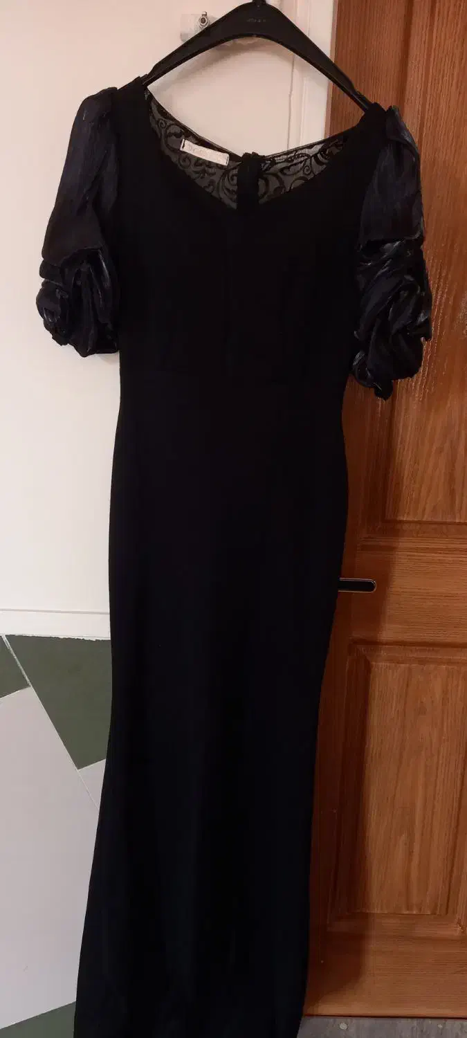 پیراهن مشکی|لباس|لالجین, |دیوار