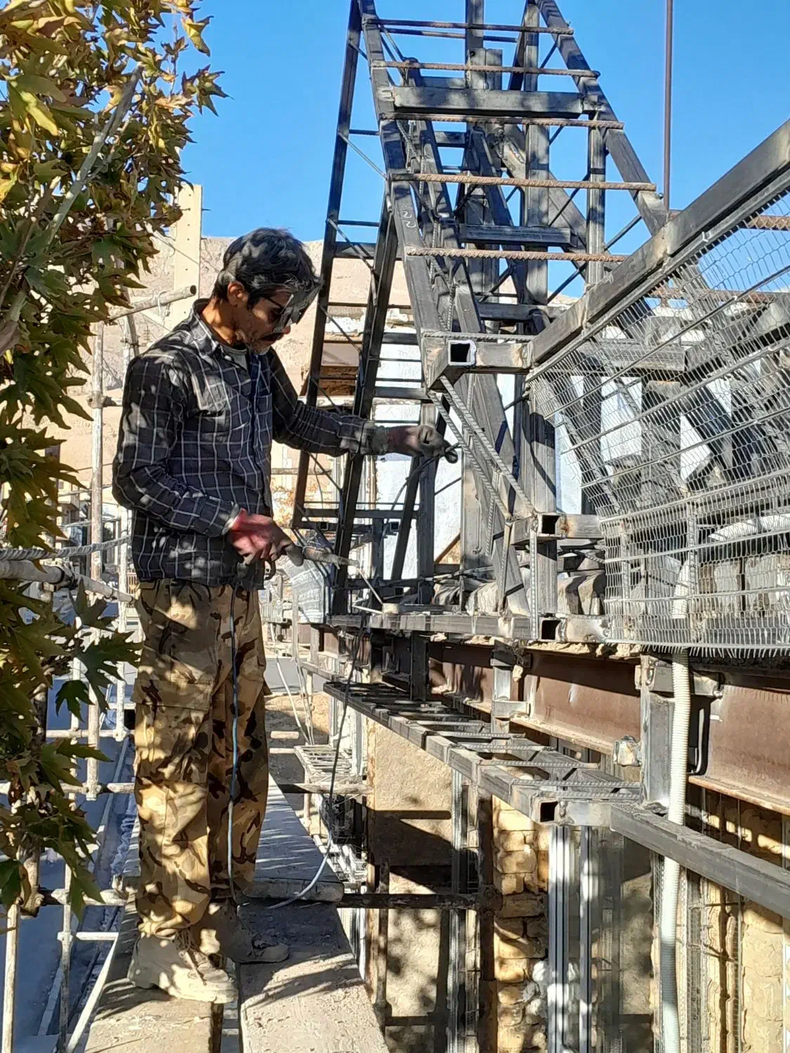 جوشکاری نما رومی.والپست|خدمات پیشه و مهارت|کنگاور, |دیوار