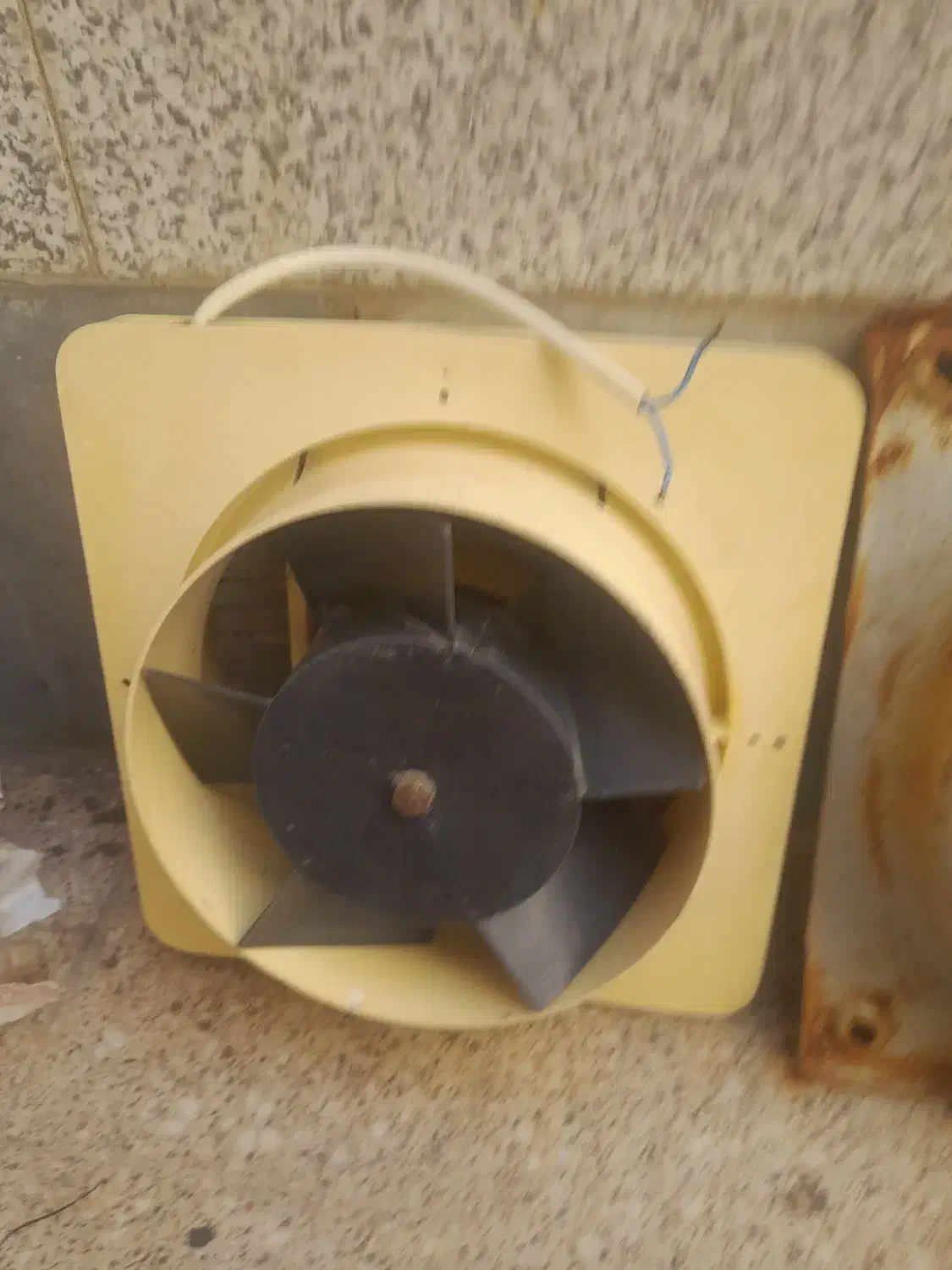 ۲ تا هواکش|پنکه و تصفیهکنندهٔ هوا|قم, هفت تیر|دیوار