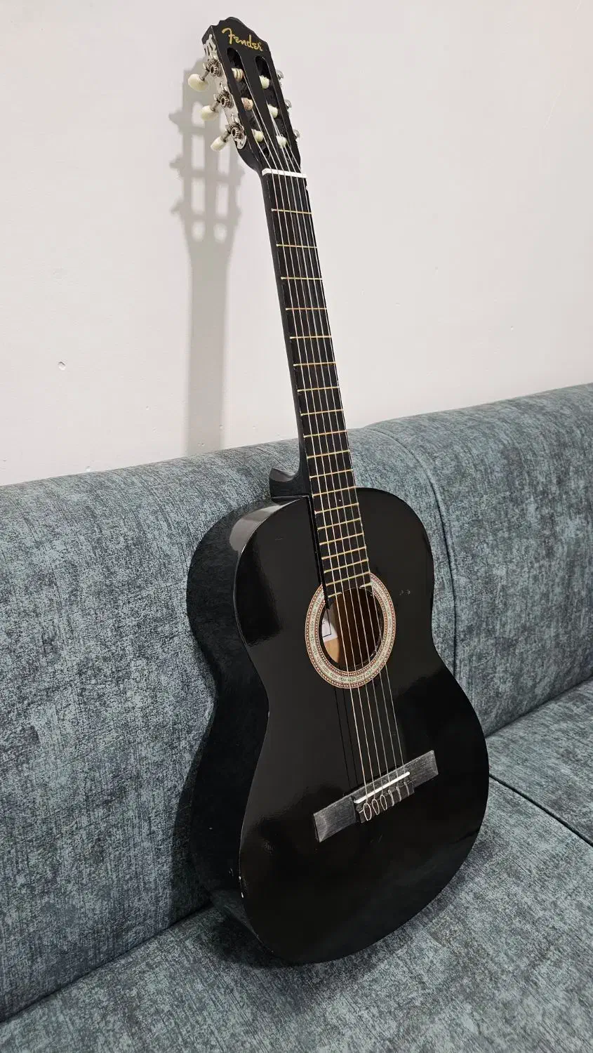 گیتار فندر تمام مشخصات با ترجمه داخل عکس|گیتار، بیس، امپلیفایر|نیشابور, فردوسی جنوبی|دیوار