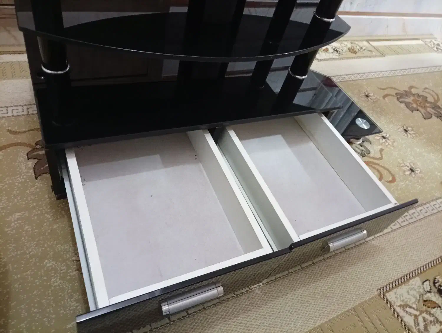 میز تلویزیون شیشه ای بسیار تمیز|میز تلویزیون|فردوس (خراسان), |دیوار