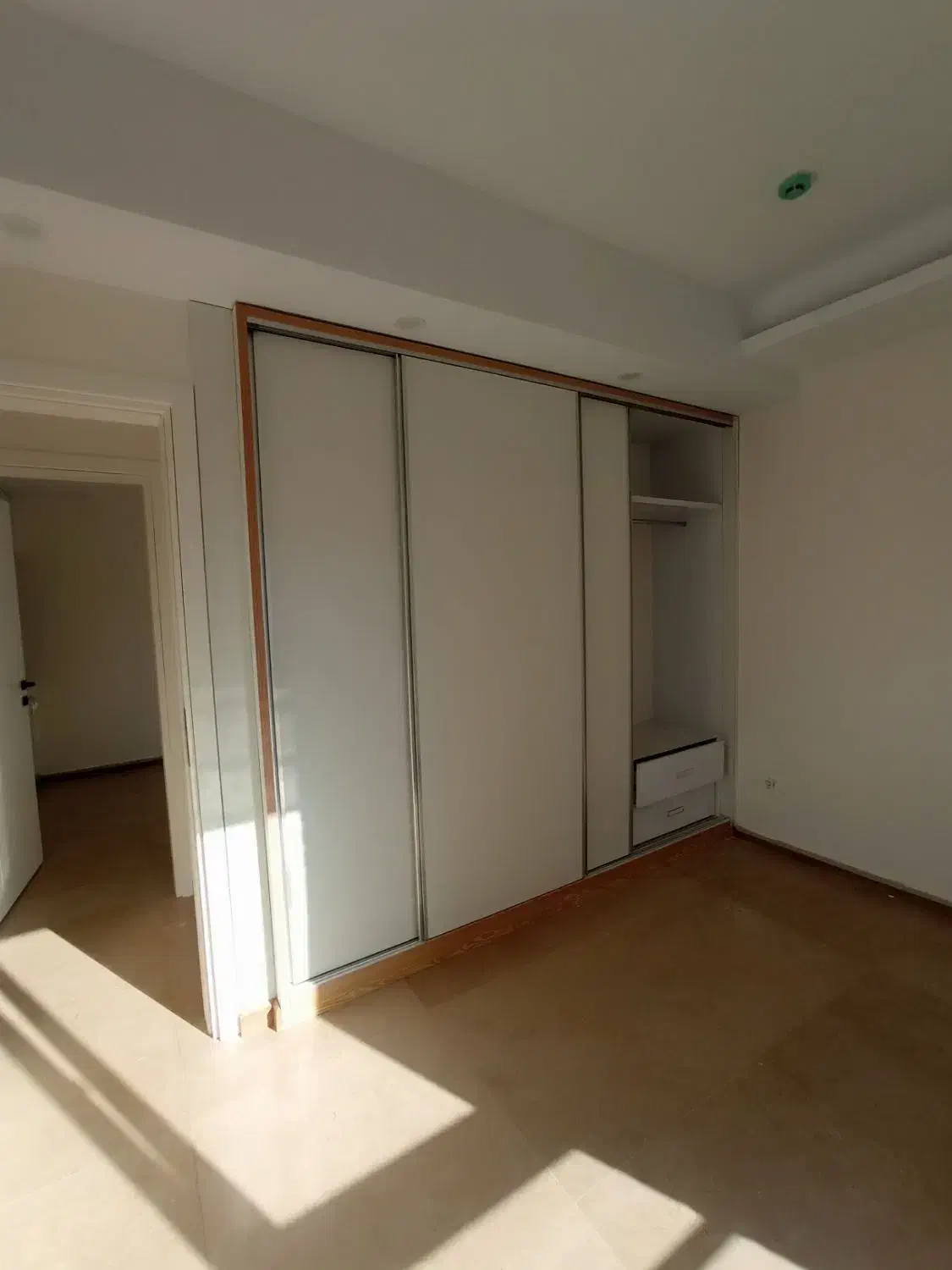 امیرآباد شمالی ۸۰ متر دو خواب نوساز کلید نخورده