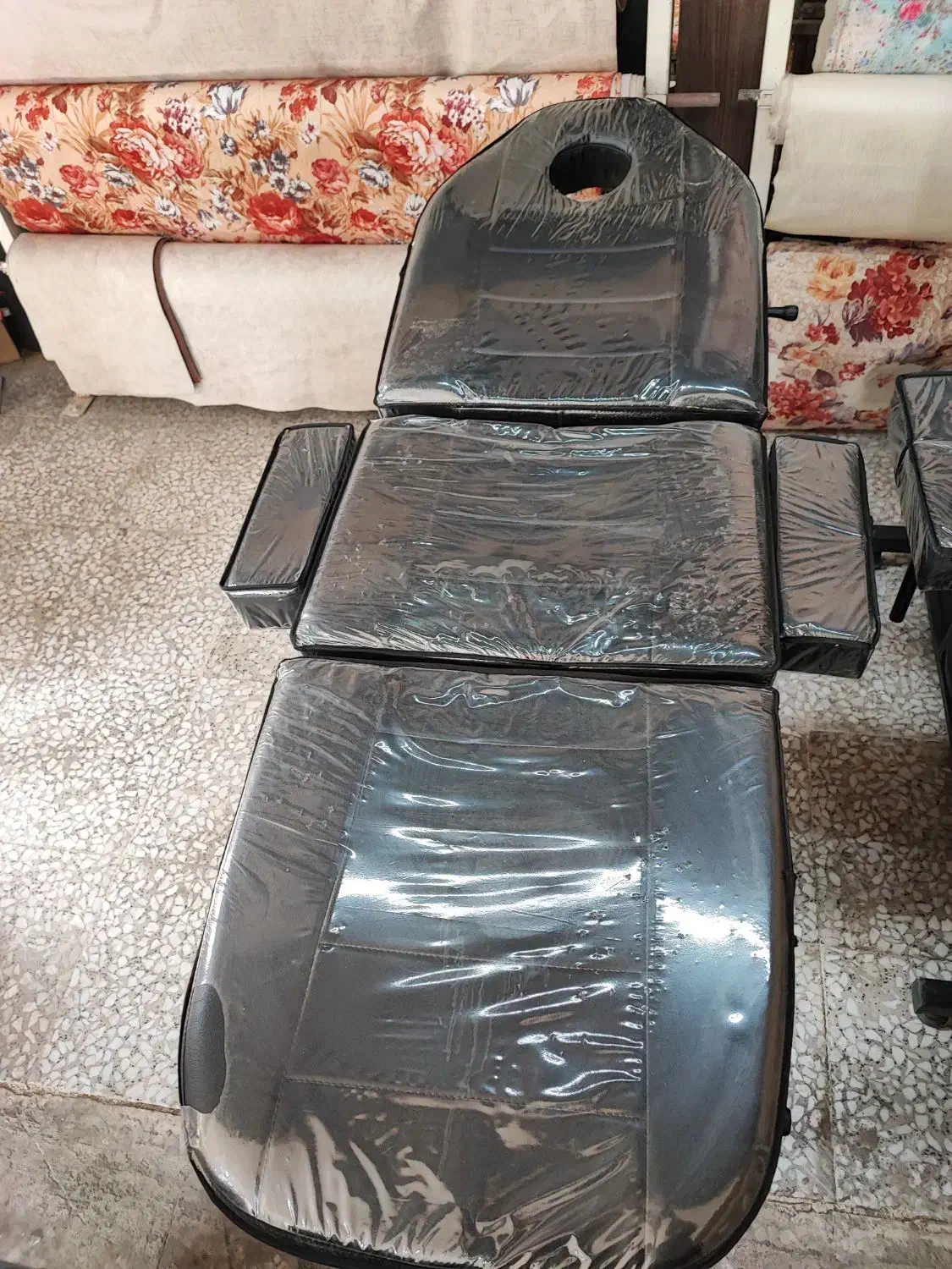 میز تتو و ماساژ|آرایشگاه و سالن‌های زیبایی|شاهین‌شهر, سعدی جنوبی|دیوار