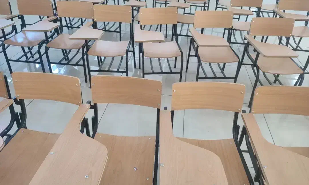 صندلی دسته دار|صندلی و نیمکت|سراب, |دیوار