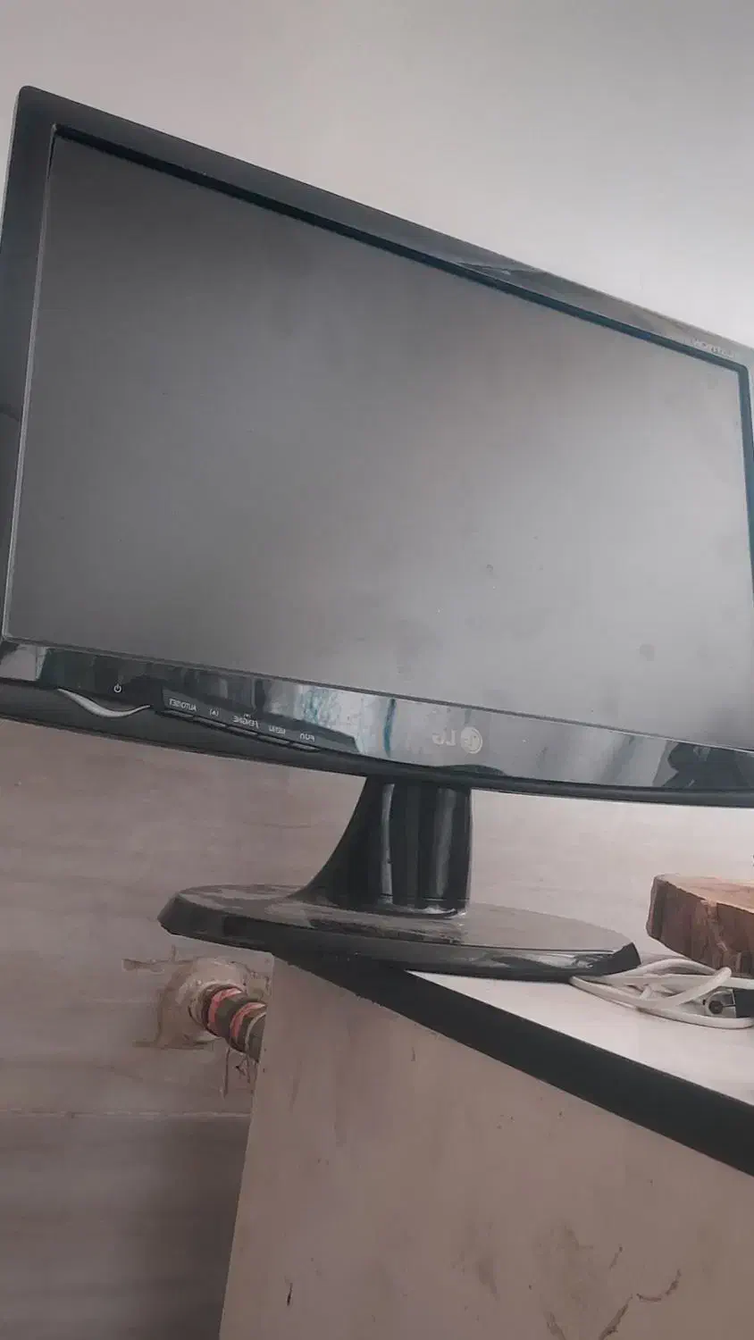 مانیتور ۱۹ اینچ LG|تلویزیون و پروژکتور|شیراز, کوشک میدان|دیوار