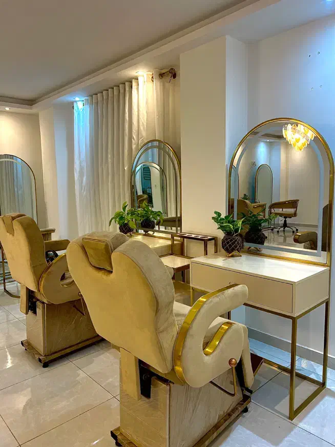 اجاره ی لاین های آرایشی همه ی لاین ها ۲ میلیون|خدمات آرایشگری و زیبایی|بندر انزلی, نوروزی|دیوار