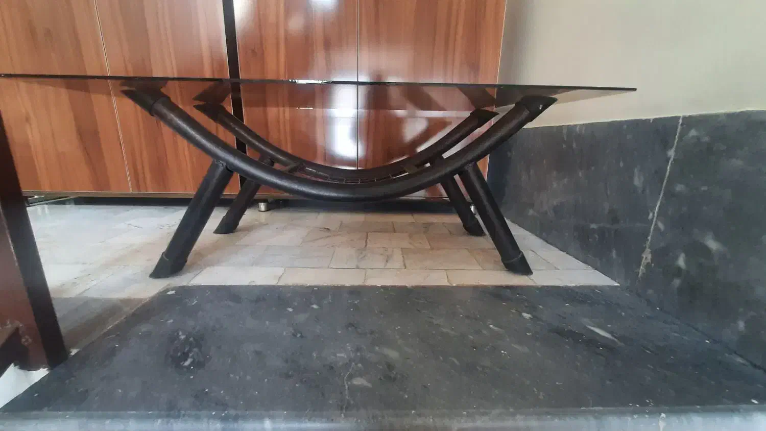 میز پذیرایی|مبلمان خانگی و میز عسلی|میانه, |دیوار