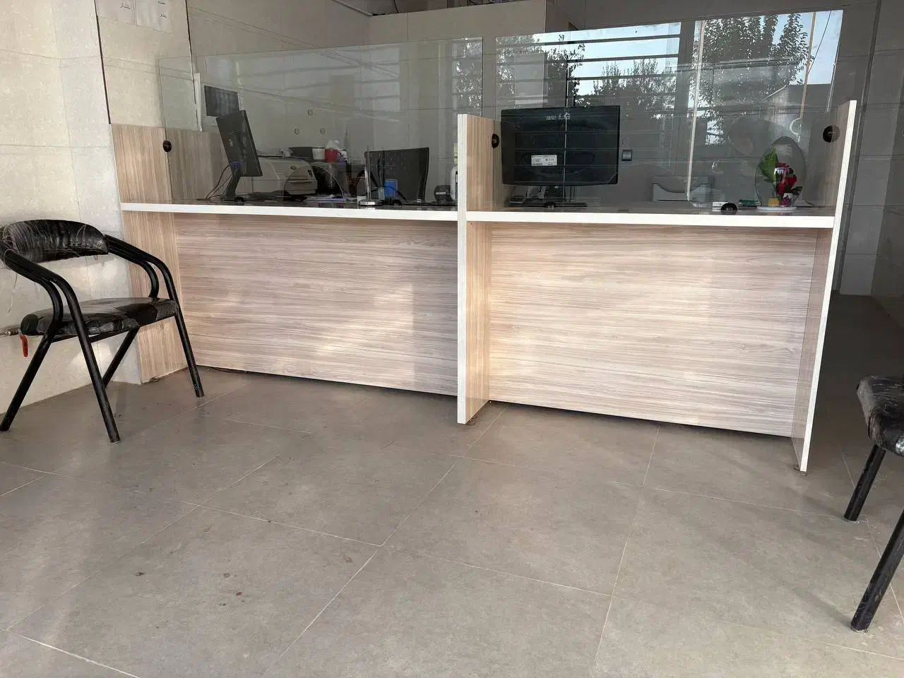 میز پذیرش دونفره درحده نو|مبلمان اداری|چورزق, |دیوار