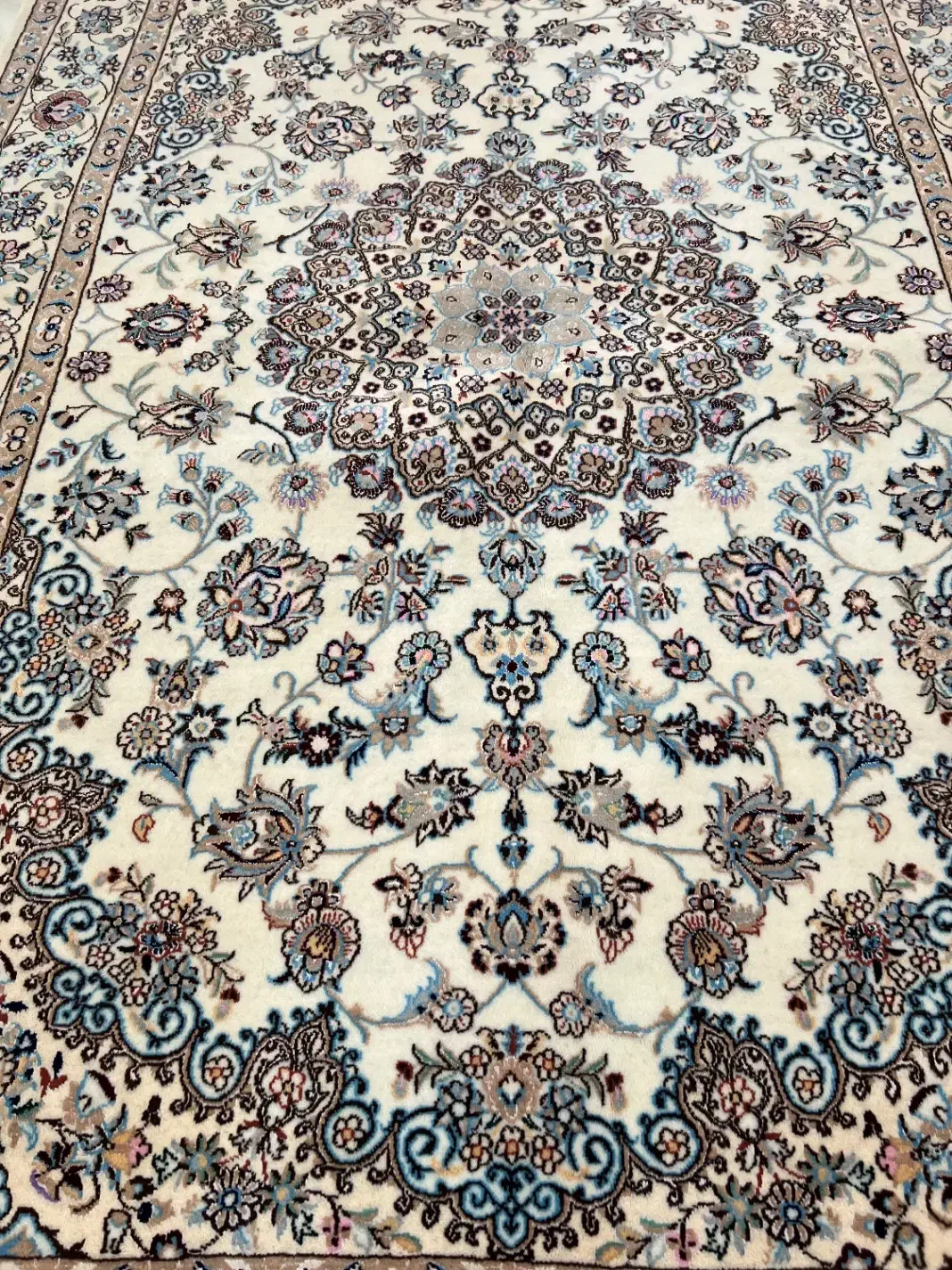 فرش دستبافت نایین بومی|فرش|اصفهان, وحید|دیوار