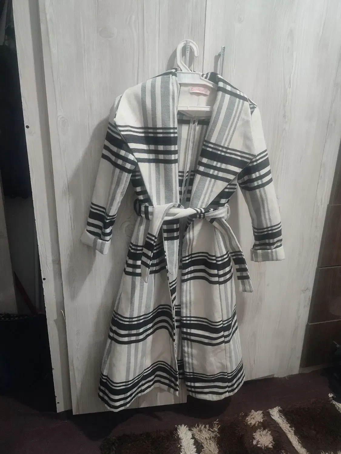 پالتو|لباس|مشهد, رده|دیوار