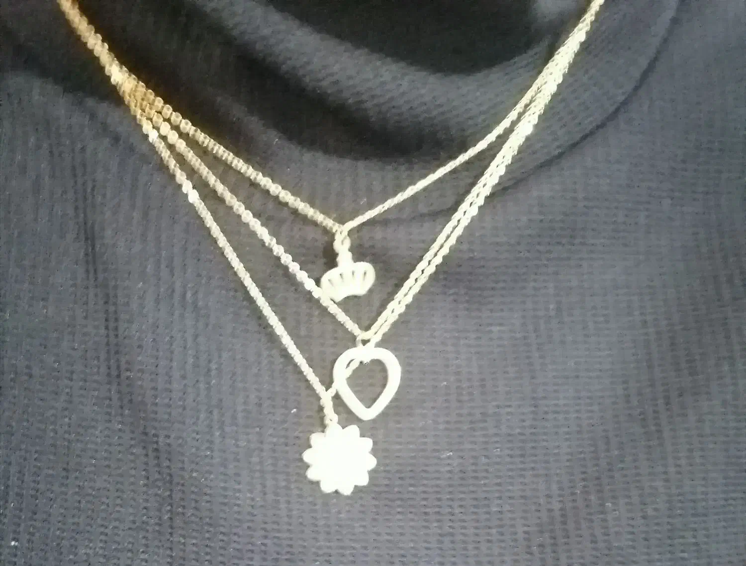 گردنبند|بدلیجات|نیشابور, ریوند|دیوار