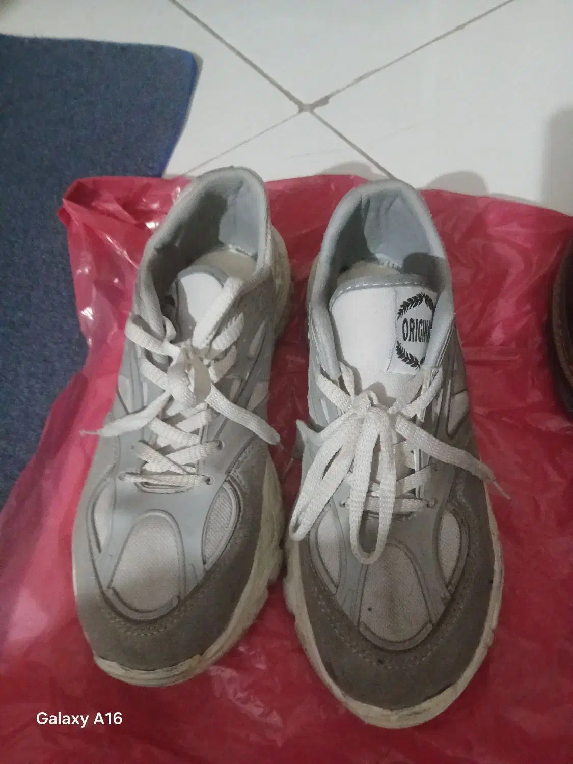 فروش سه جفت کفش به قیمت مناسب.هرکدام سیصد تومان|کیف، کفش، کمربند|تهران, گمرک|دیوار