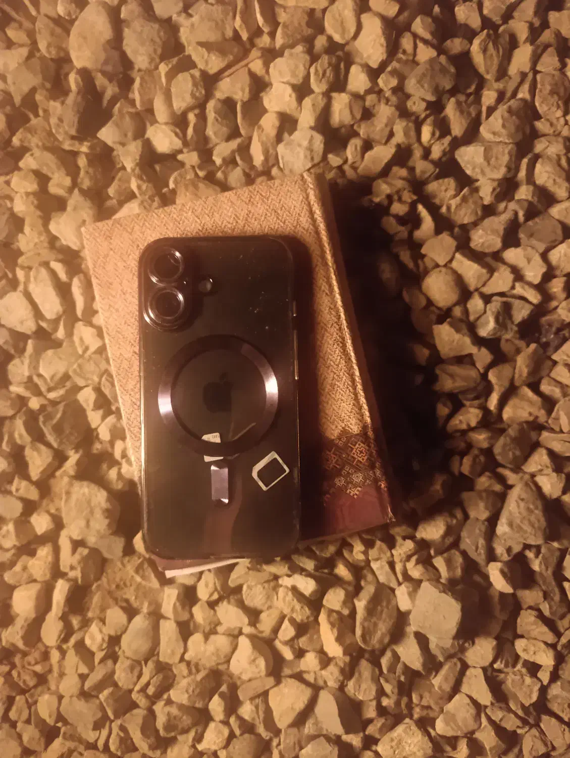 ایفون 16نرمال در حد نو نو باتری صد درصد|موبایل|لردگان, |دیوار