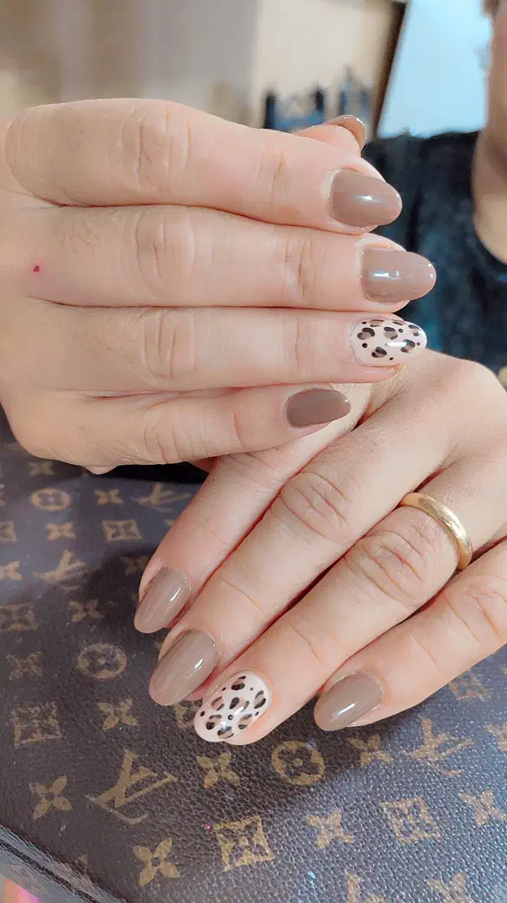 کاشت ناخن|خدمات آرایشگری و زیبایی|رشت, شالکو|دیوار