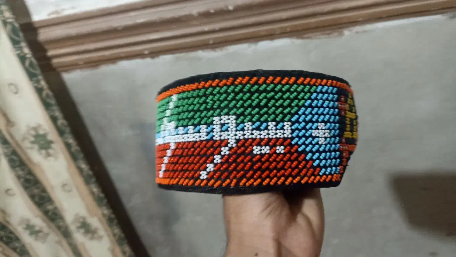 کلاه زندان بافت|لباس|سراوان, |دیوار