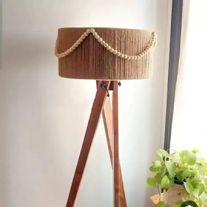 آباژور کنار سالنی و ایستاده|چراغ خواب و آباژور|مشهد, طلاب|دیوار