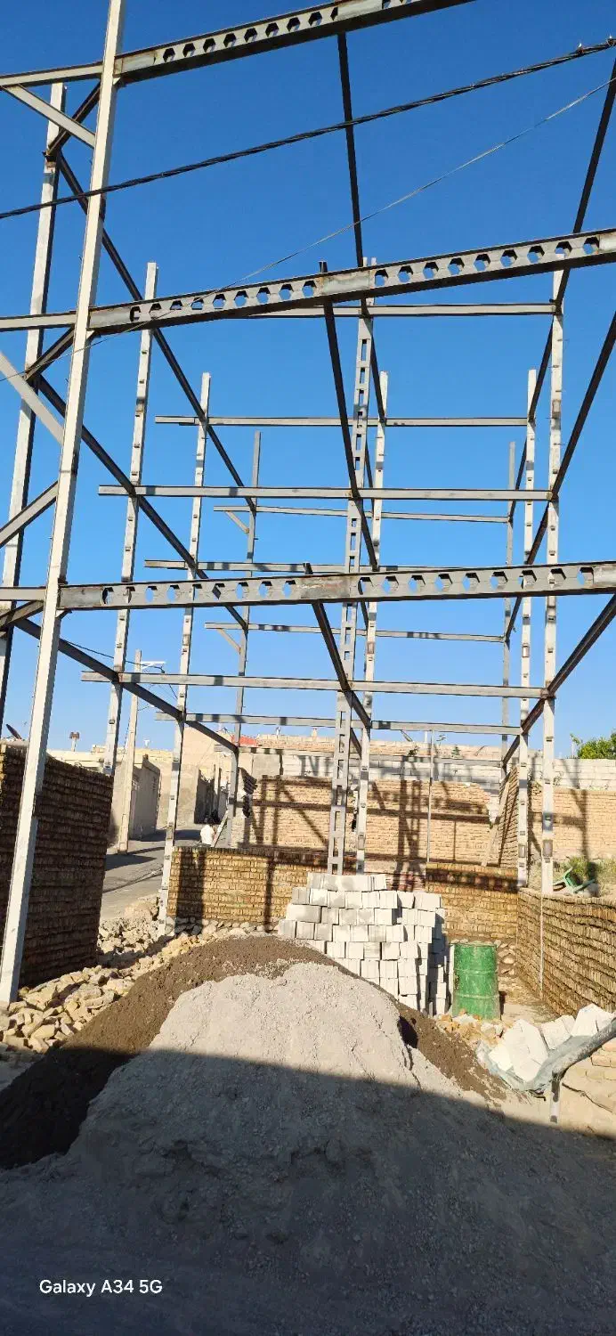 به یک نفر جوشکار وارد یا نیمه وارد نیازمندیم|استخدام معماری، عمران و ساختمانی|تبریز, |دیوار