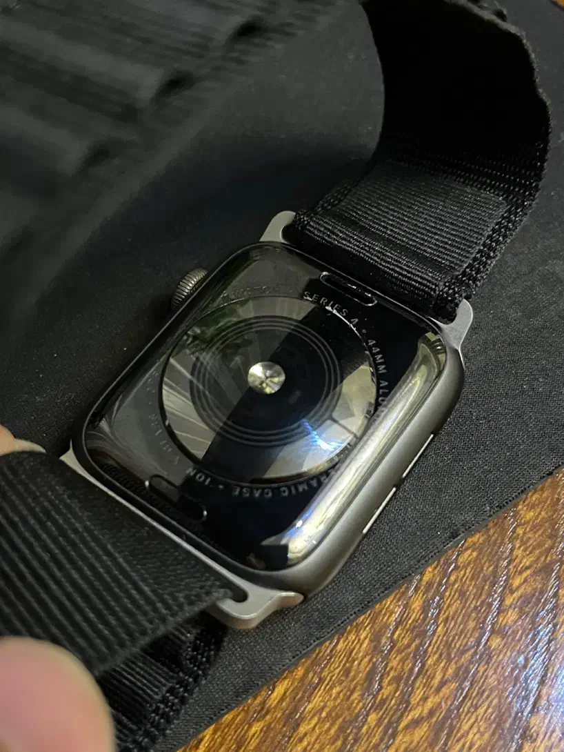 اپل واچ سری ۴ تمیز گرون نشده بخرید|ساعت|ارومیه, |دیوار