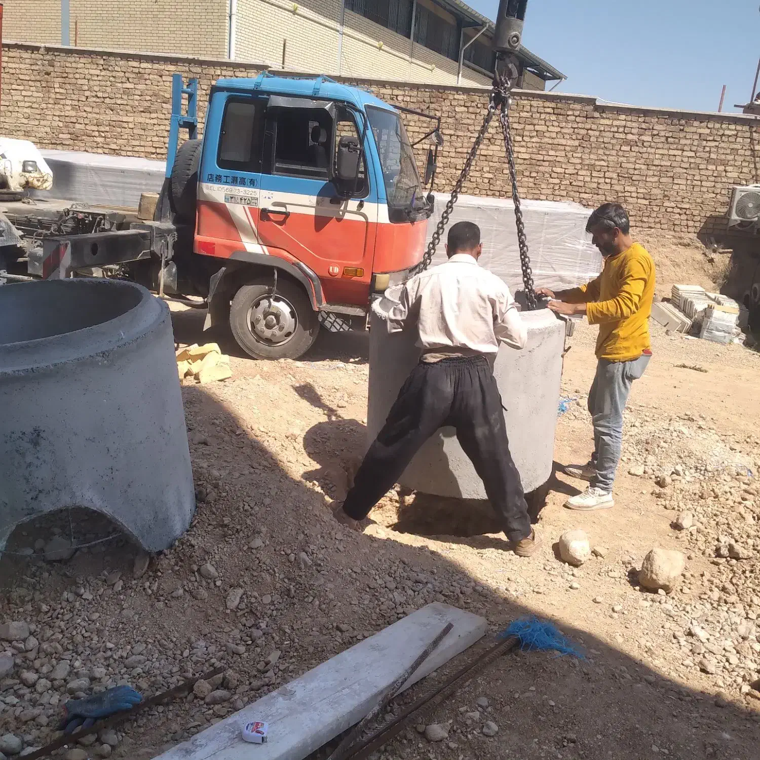 مقنی، چاه کن جوان ماهر|خدمات پیشه و مهارت|اسفراین, |دیوار