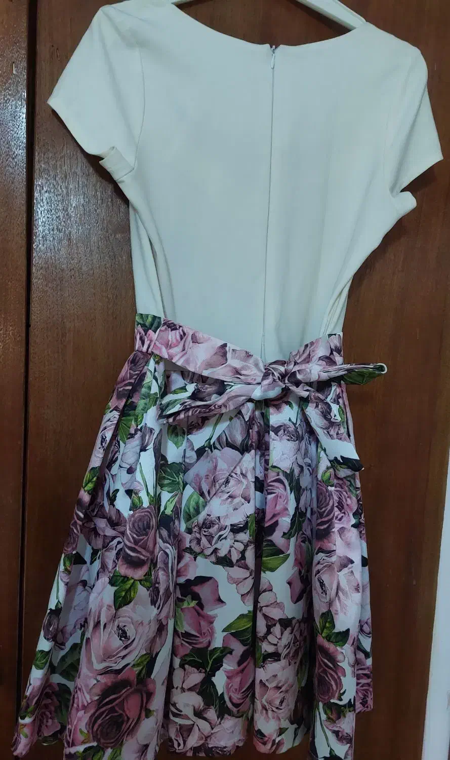 پیراهن مجلسی|لباس|دماوند, دماوند|دیوار