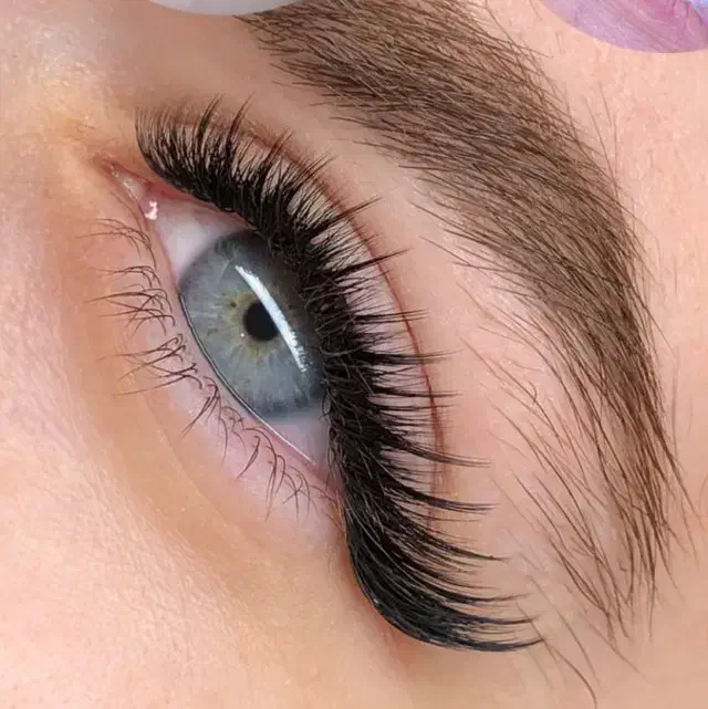 خدمات اکستنشن مژه و آموزش|خدمات آرایشگری و زیبایی|شیراز, تحویلی|دیوار