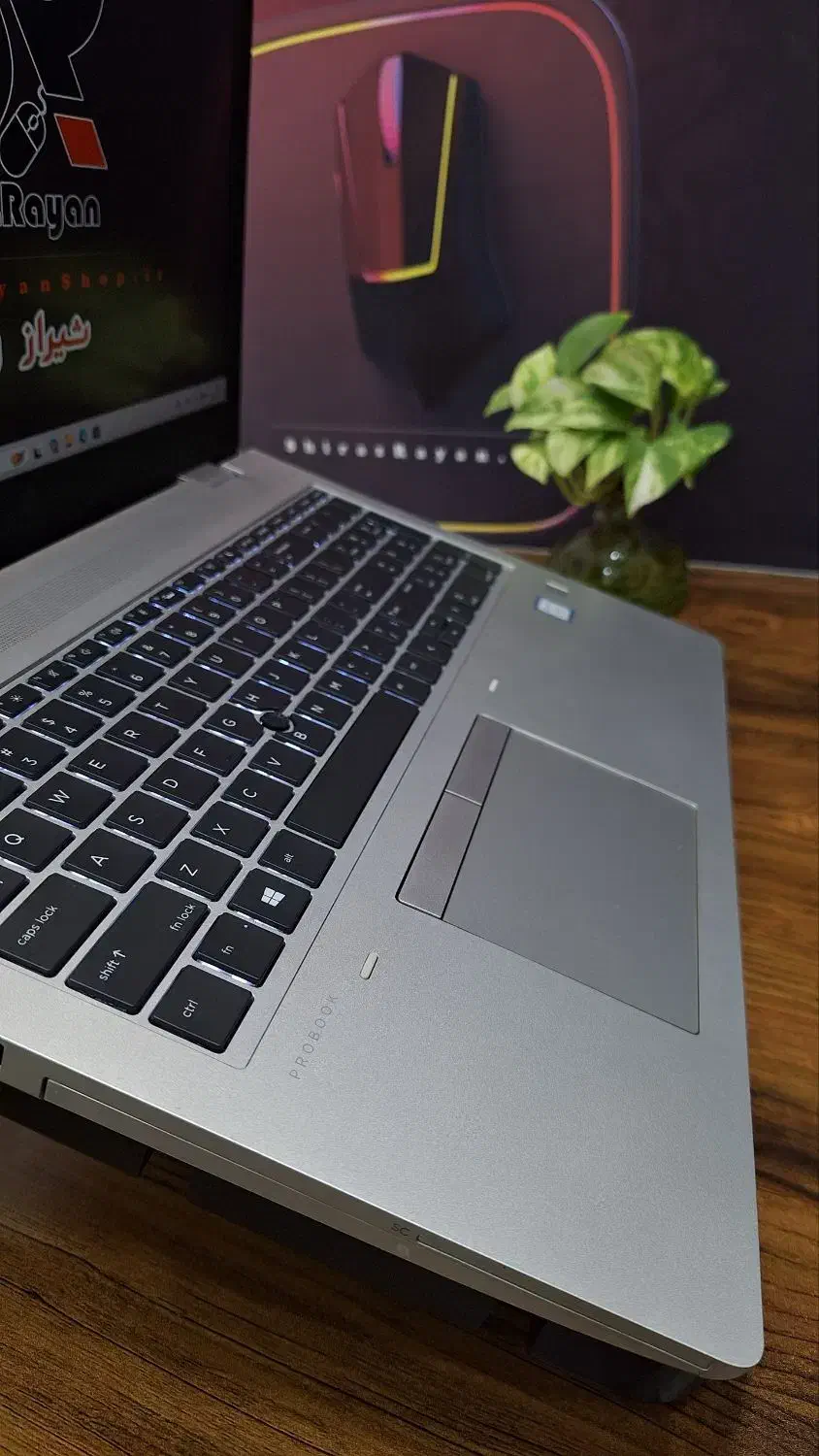 اچ پی i5 نسل 8 رم 8 صفحه بزرگ Full HD حافظه SSD|رایانه همراه|شیراز, فخرآباد (دروازه کازرون)|دیوار