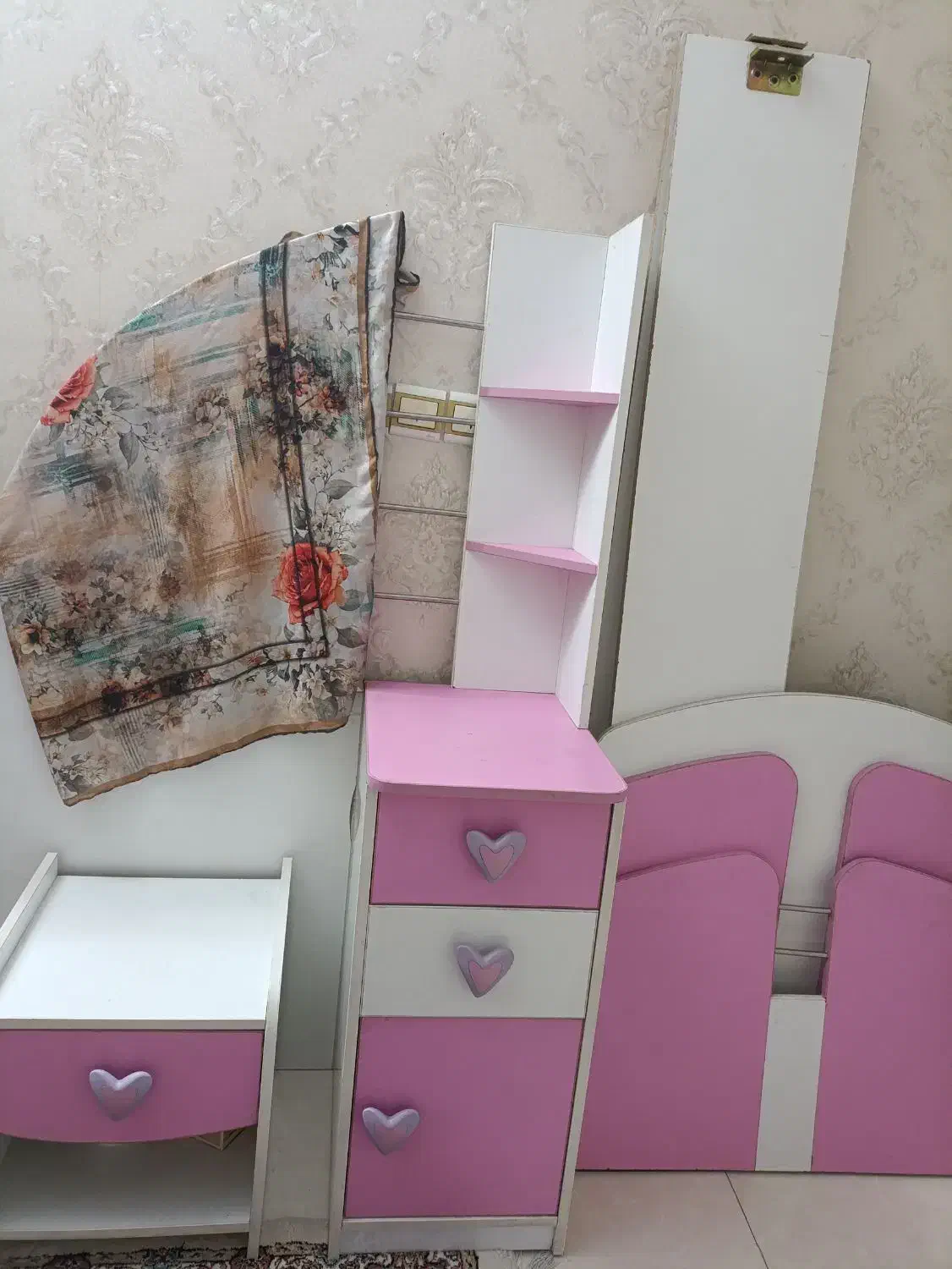 تخت نوجوان|تخت و صندلی بچه|مشهد, زمرد|دیوار