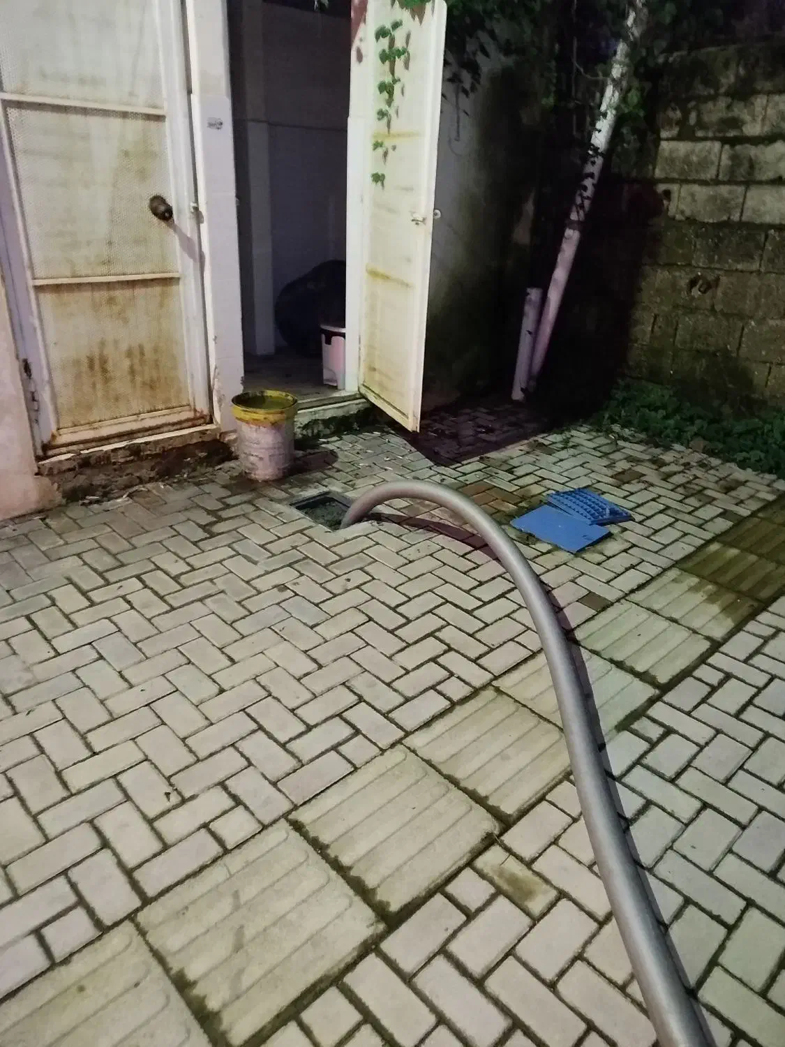 تخلیه چاه همراه با دستگاه مکنده قوی|خدمات پیشه و مهارت|چالوس, |دیوار