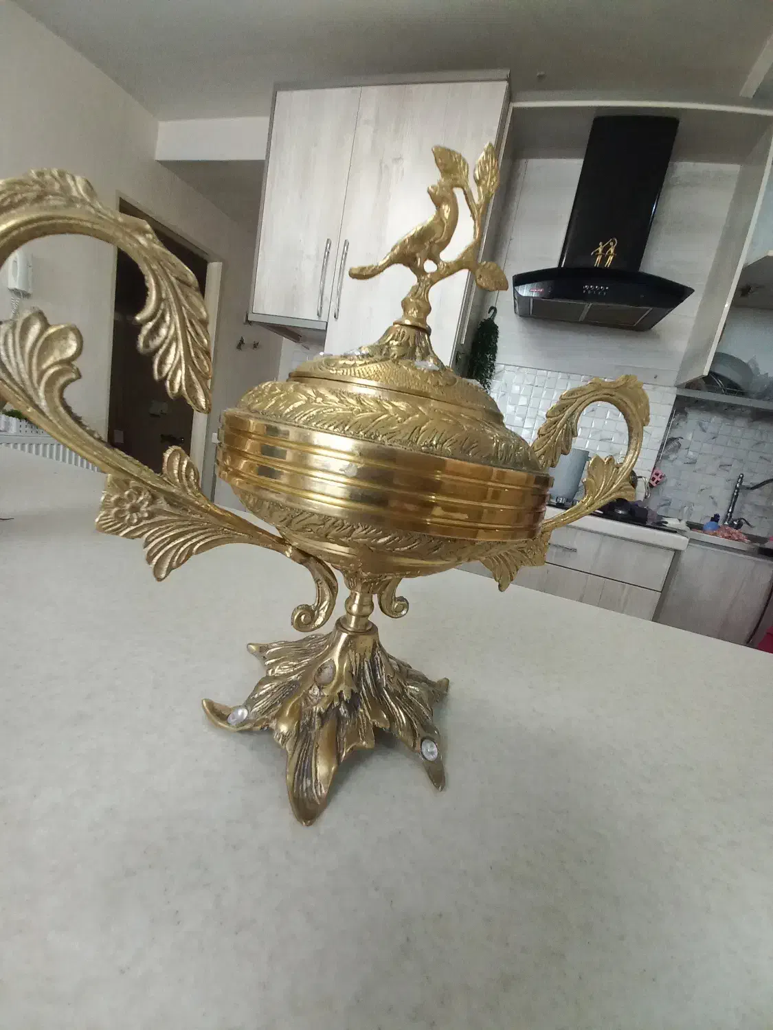 شکلات خوری برنز|مجسمه، تندیس، ماکت|هشتگرد, شهرک ارم شرقی|دیوار