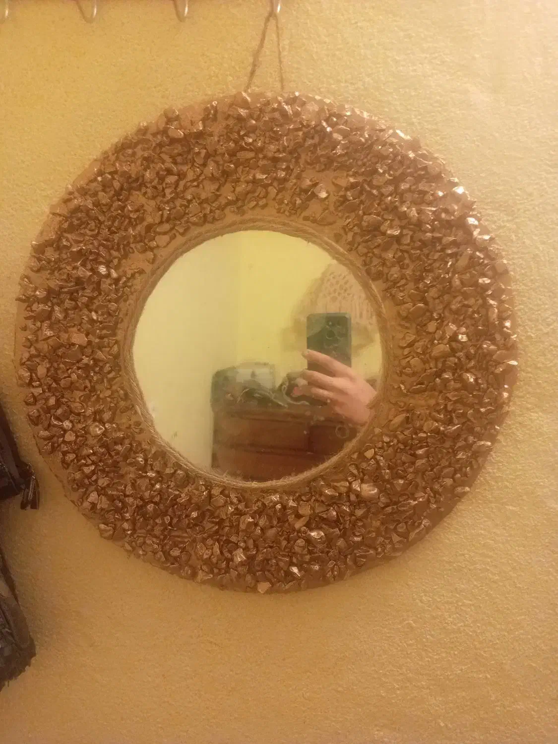 آینه زیبا|آینه|نیشابور, خط کاشمر|دیوار