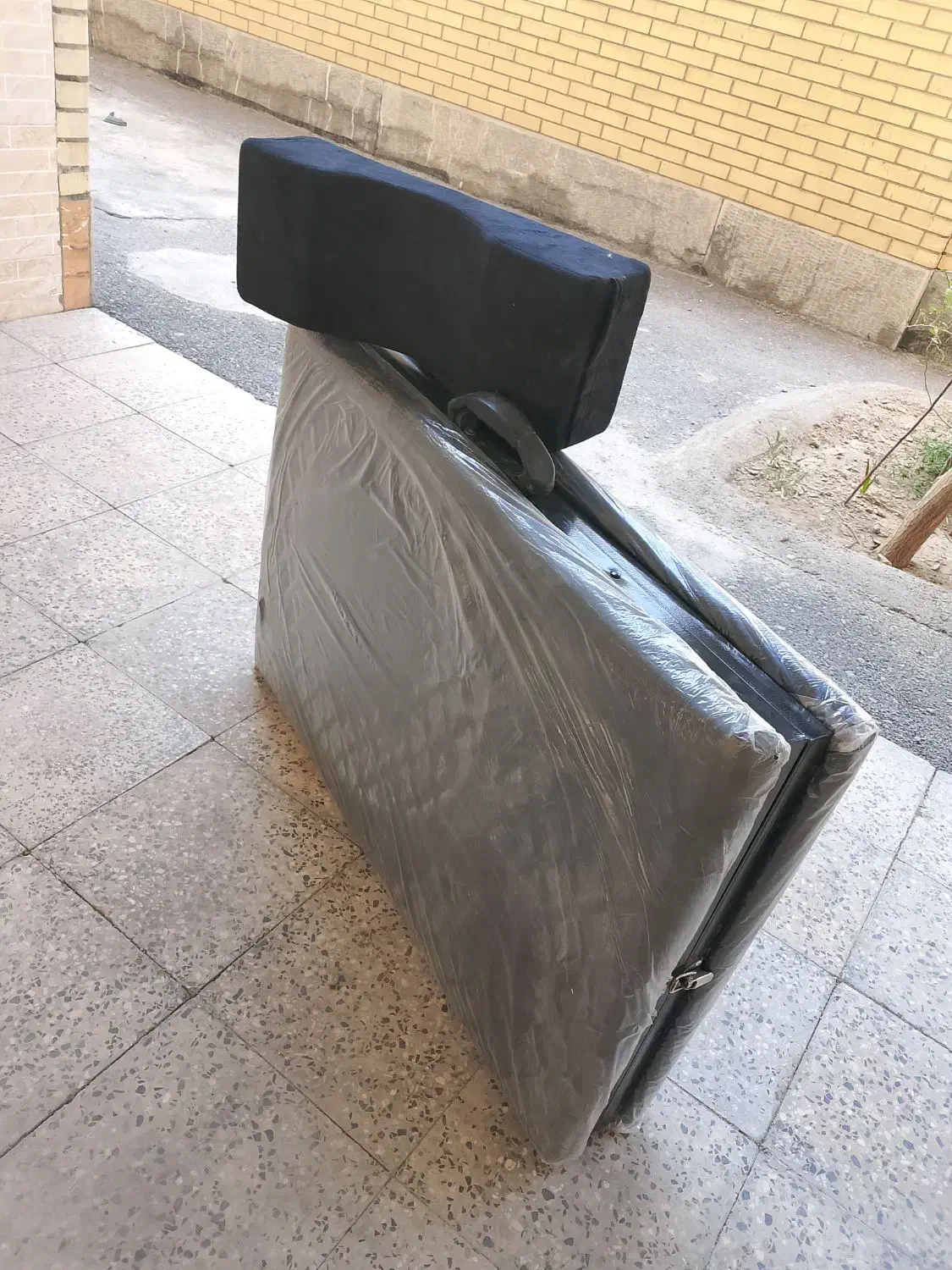 تخت چمدونی تاشو کاملا نو|آرایشگاه و سالن‌های زیبایی|فولادشهر, مسکن مهر فولادشهر|دیوار