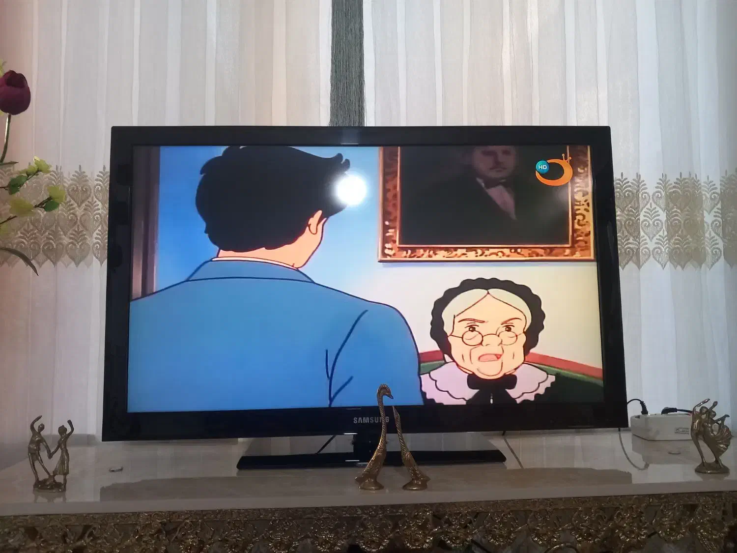 تلویزیون ۴۲سالم نونو|تلویزیون و پروژکتور|صحنه, |دیوار