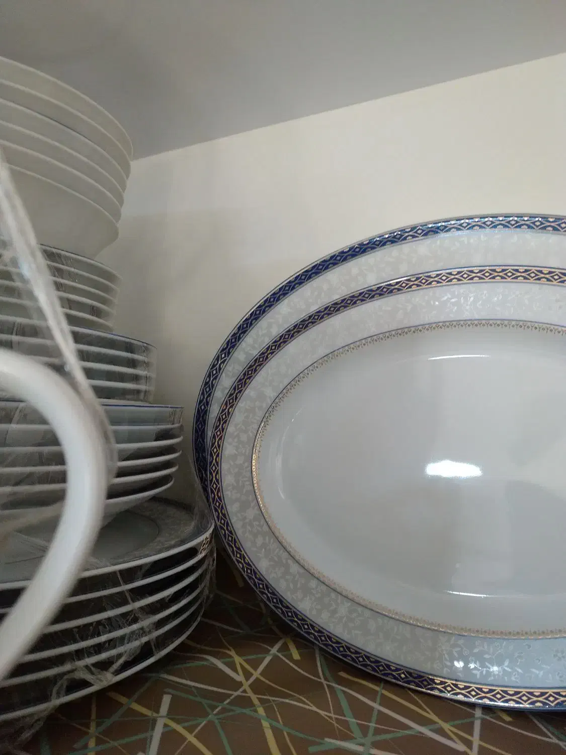 سرویس چینی مارک توس|ظروف سرو و پذیرایی|اراک, |دیوار