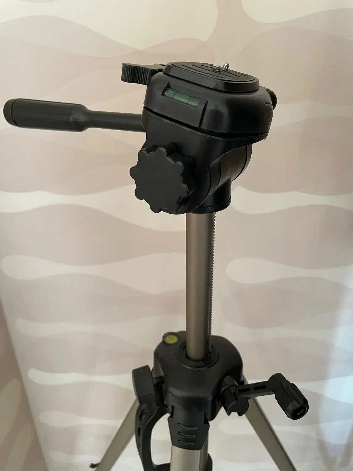 پایه دوربین در حد نو|دوربین عکاسی و فیلم‌برداری|تهران, سعادت‌آباد|دیوار