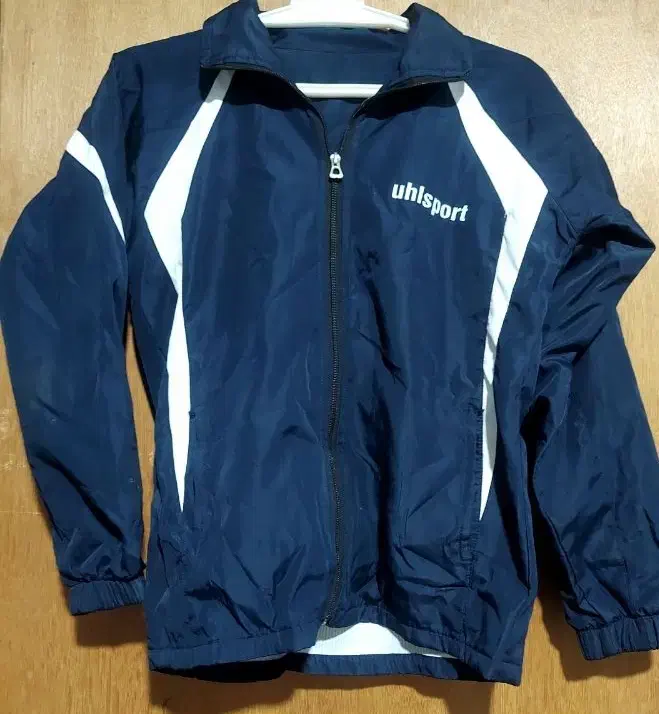 گرمکن ورزشی|لباس|یاسوج, |دیوار